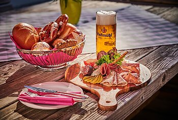 Brozeit im Biergarten des Landhotel Zur Jurahöhe