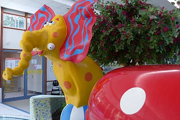 Elefant beim Kinderbecken