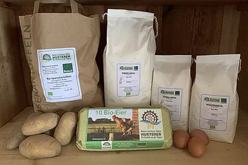 Mehl, Eier, Kartoffeln offen und in Verpackung