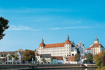 Schloss Neuburg an der Donau, Ostflügel, mit Blick über die Donau