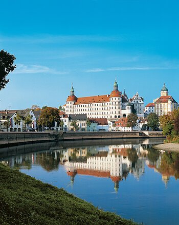 Schloss Neuburg an der Donau, Ostflügel, mit Blick über die Donau