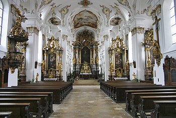 Blick auf den barocke Saalbau, der von einer Stichkappentonne gedeckt wird.